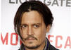 Johnny Depp im Anzug.