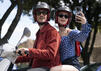 Emily und Marcello auf seiner Vespa.