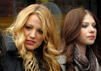 Blake Lively & Michelle Trachtenberg am Set von „Gossip Girl“.