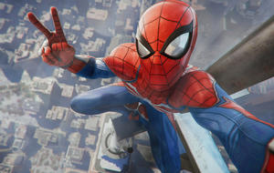 Spider-Man steht auf der Spitze eines Wolkenkratzers, filmt nach unten und und macht Peace-Zeichen in Selfie-Kamera