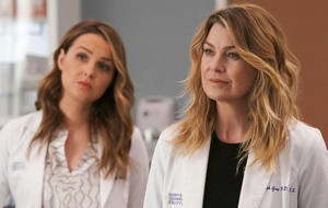 greys-anatomy-meredith-steht-vor-dem-aus