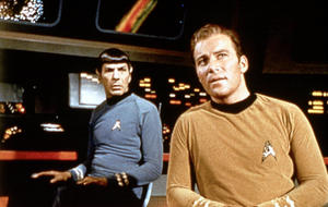 Leonard Nimoy und William Shatner in "Star Trek"; zum 56. Jubiläum der Serie begeistert Amazon mit großem Trekkie-Sale