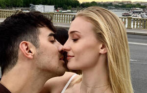 Hier waren Sophie Turner und Joe Jonas noch ganz verliebt! Jetzt sind sie getrennt und lassen sich scheiden