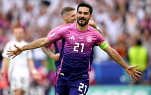  Ilkay Gündogan jubelt nach einem Tor