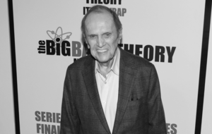 „Big Bang Theory“-Star Bob Newhart lächelt in die Kamera