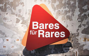 "Bares für Rares"-Logo an der Wand