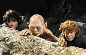 Frodo, Gollum und Sam verstecken sich