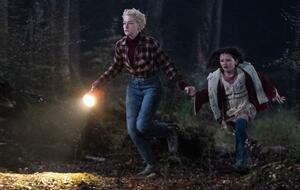 „Wolf Man“: „Inventing Anna”-Star Julia Garner über die Phasen der Trauerbewältigung | Interview