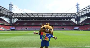 Fußball EM 2024: Maskottchen Albärt im Stadion