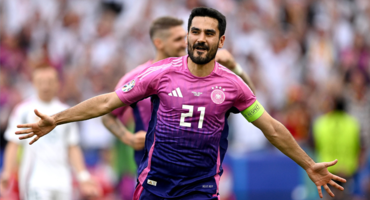  Ilkay Gündogan jubelt nach einem Tor