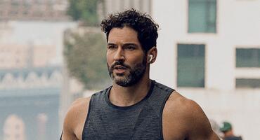 Netflix: Neue Rolle für „Lucifer"-Star Tom Ellis | „The Thursday Murder Club": Start, Inhalt, Darsteller