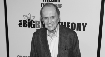 „Big Bang Theory“-Star Bob Newhart lächelt in die Kamera