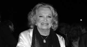 Gena Rowlands lächelt in die kamera