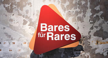 "Bares für Rares"-Logo an der Wand