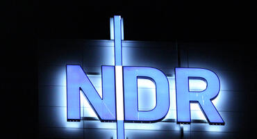 NDR Logo leuchtet