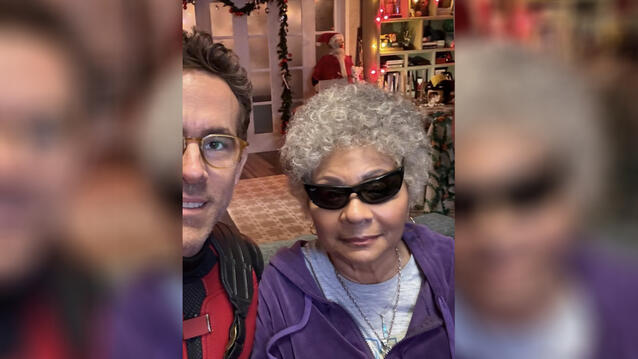 Ryan Reynolds und Leslie Uggams am Set