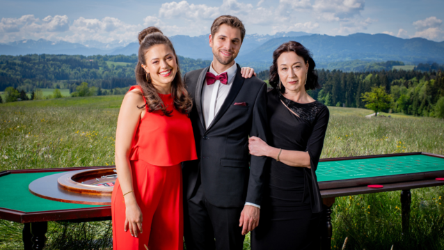 Katharina Scheuba als Maxi Neubach, Elias Reichert als Henry Sydow und Krista Birkner als Sophia Wagner.