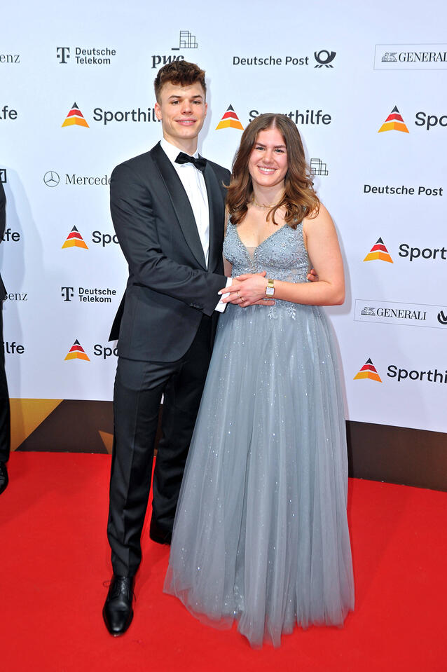 Taliso Engel und Kim Mößner auf dem roten Teppich bei der &quot;Sportler des Jahres&quot;-Gala 2025.