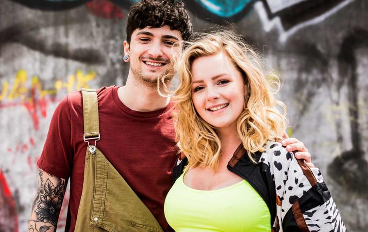 Frauen berlin nacht tag und Berliner Mauer