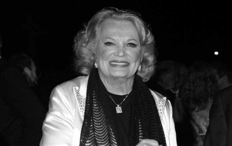 Gena Rowlands lächelt in die kamera