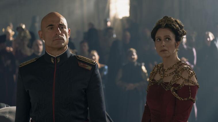 Dune Prophecy: Mark Strong und Jodhi May