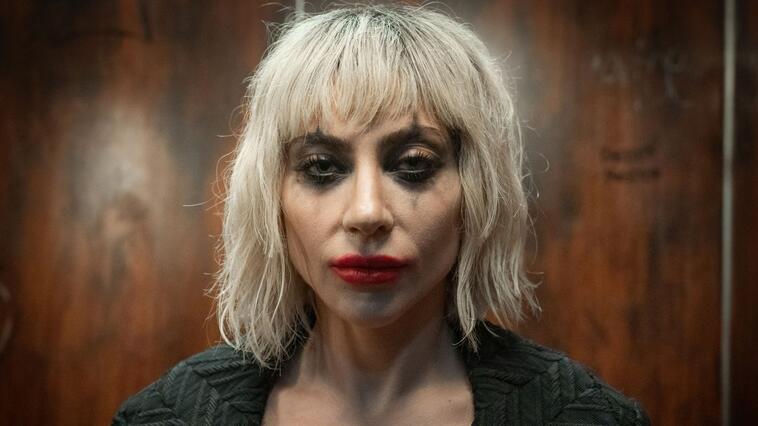 Eine große Aufnahme von Lady Gagas Gesicht als Harley Quinn aus "Joker: Folie à Deux"