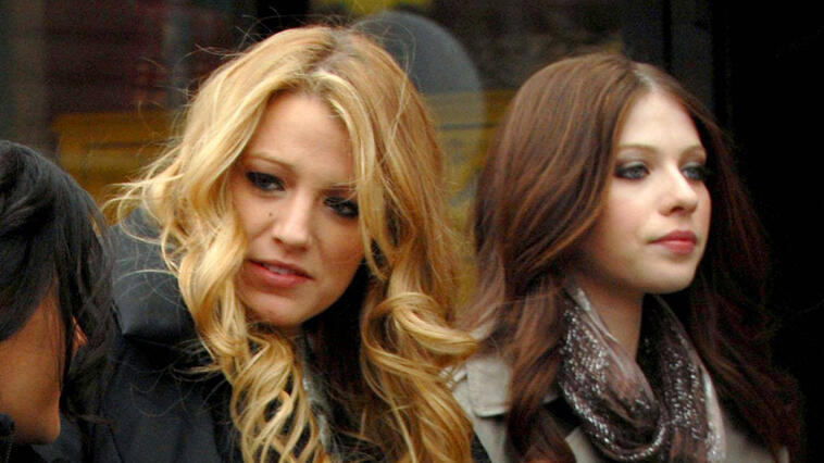 Blake Lively & Michelle Trachtenberg am Set von „Gossip Girl“.