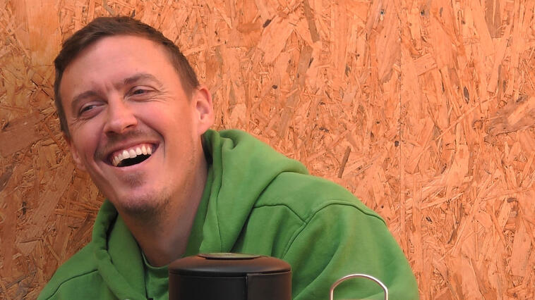 Max Kruse legt Hämorrhoiden-Beichte bei "Promi Big Brother" ab.