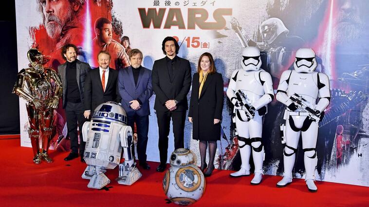 Kathleen Kennedy (r.) bei der Japan-Premiere von „Star Wars: Die letzten Jedi“