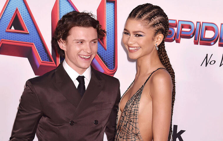 Tom Holland und Zendaya posieren auf dem roten Teppich