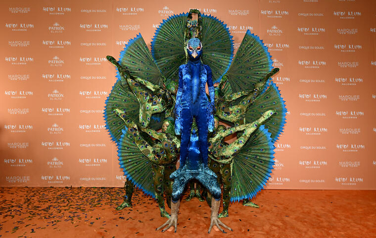 Heidi Klum: Halloween 2023 Als Pfau | Heidi Klums Legendäre Halloween ...