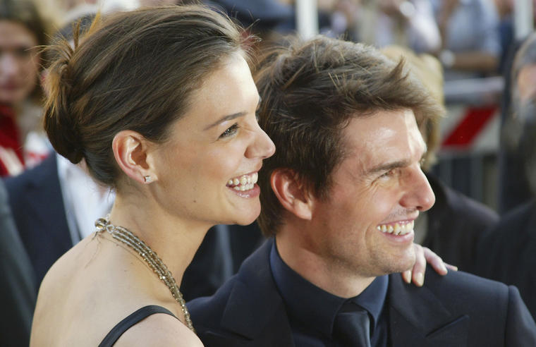 ...im April 2005 turtelte Katie bereits mit Tom Cruise...