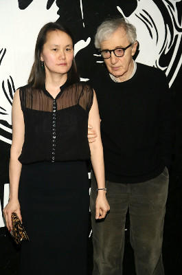 Bei Woody Allen und Soon-Yi Previn verwirrt nicht die Tatsache, dass sie 35 Jahre jünger ist als er. Sie ist seine Adoptivtochter.