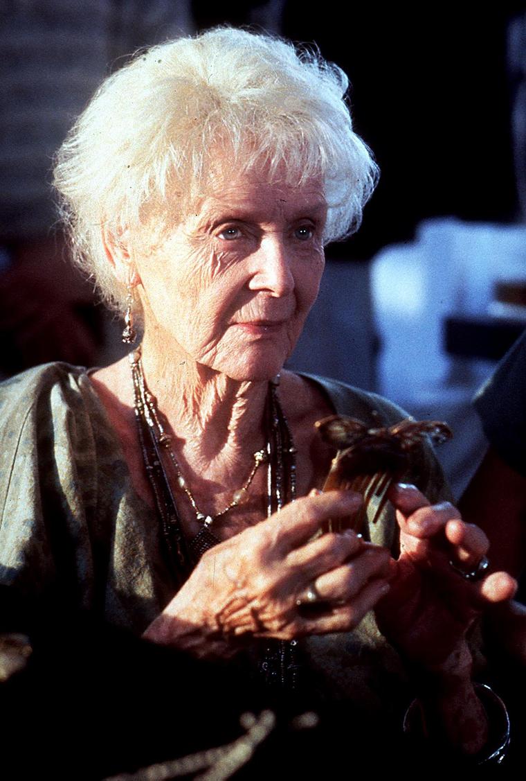 Die Damals 86 Jährige Schauspielerin Gloria Stuart Musste Für Ihre